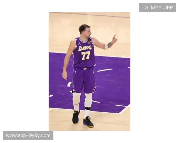 独行侠球员东契奇防守态度引热议，湖人专栏作者解析其瓶颈